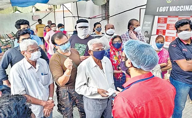 Lockdown Impact: Mumbai Logs 3,672 New Coronavirus Cases - Sakshi