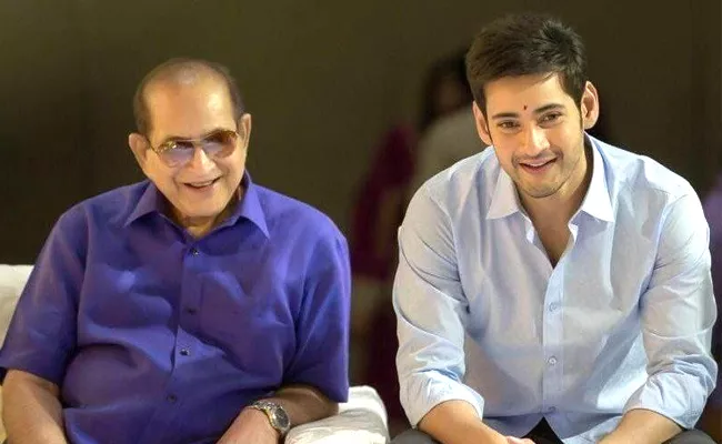 Mahesh Babu Wishes To Super Star Krishna On His 78Th Birthday - Sakshi