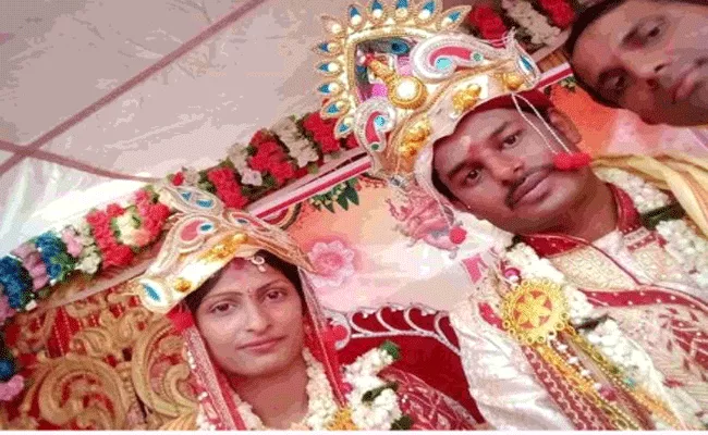 Odisha: Couple Give Blood To Pregnant Women On Marriage - Sakshi