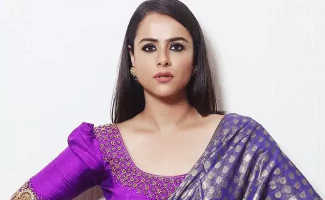 Diya Aur Baati Hum Prachi Tehlan Recalls Scary Incident Of Her Car Being Chased - Sakshi