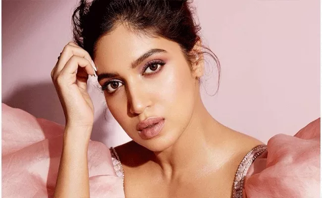 Bhumi Pednekar Asks Help From Netizens For a Ventilator Bed for Her Aunt - Sakshi