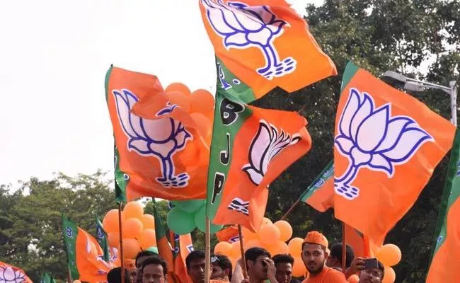 Telangana Municipal Polls BJP Strategy Not Worked As TRS Sweeps - Sakshi