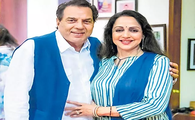 Dharmendra Has Not Met His Wife Hema Malini For More Than Year - Sakshi