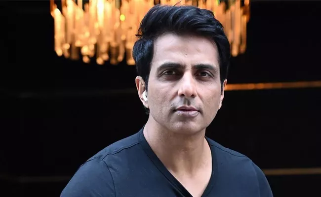 Sonu Sood Save Lives Of 13 Covid Patients At Bengaluru Hospital - Sakshi