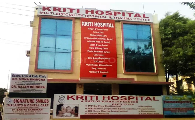 Doctors And Staff Escape From Hospital In Gurgaon Kruthi Hospital - Sakshi