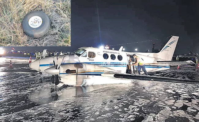 Air Ambulance Belly Landed At Mumbai Airport Even Losing Wheel - Sakshi