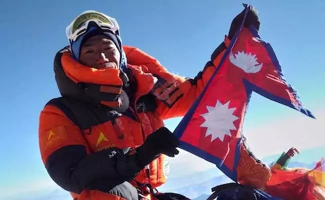 Nepali Guide Breaks Own Record By Climbing Everest 25 Times - Sakshi