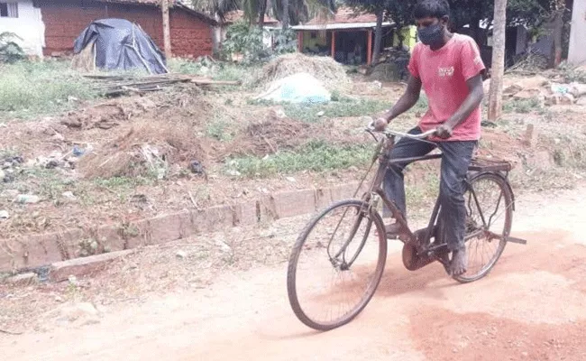 Father Travel 300 Km On Cycle For Son Medicine - Sakshi