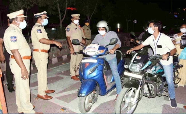 Police Serious On Lockdown Violators In Adilabad - Sakshi