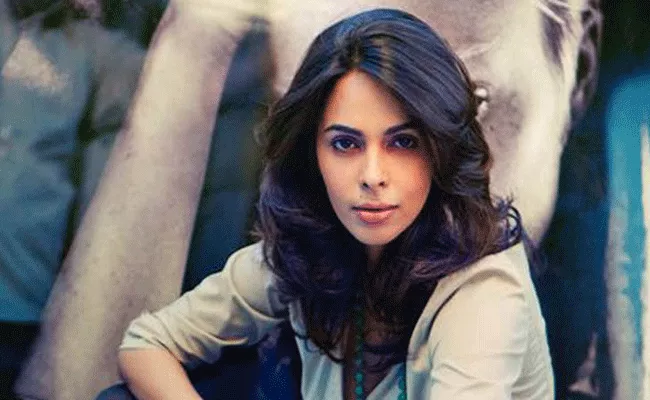 Mallika Sherawat Shares A Video Of Her Enjoy With Pet Dog In Lavish Villa - Sakshi