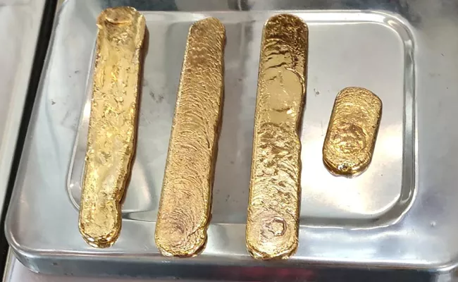 Customs Officials Arrest Three Women In Cochi Airport Smuggling Gold - Sakshi