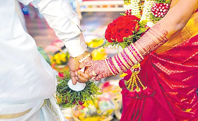 Brides Cancels Wedding After Groom Turns Up Drunk, Chewing Gutkha - Sakshi