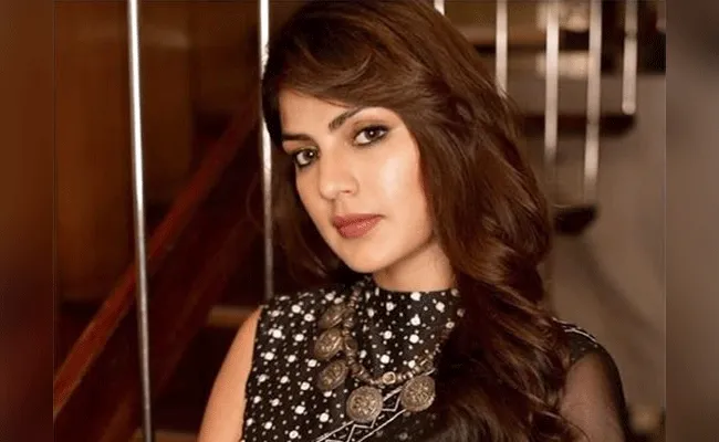 Viral: Is Rhea Chakraborty Will Act As Draupadi In Mahabharata Inspired Movie - Sakshi