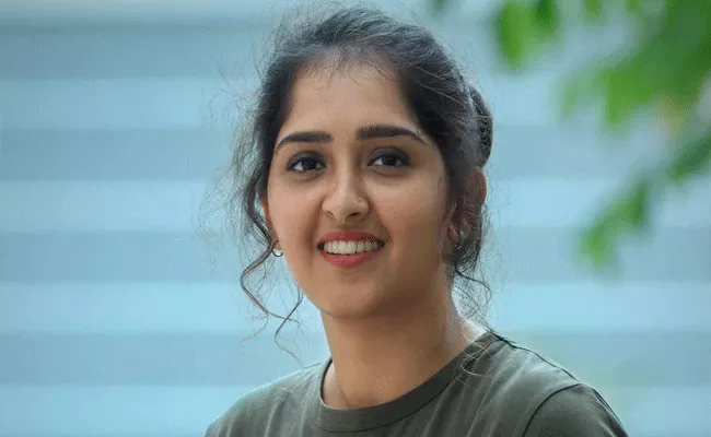 Actress Sanusha Slams Netizens Who Put Abusive Comments On Her Photos - Sakshi