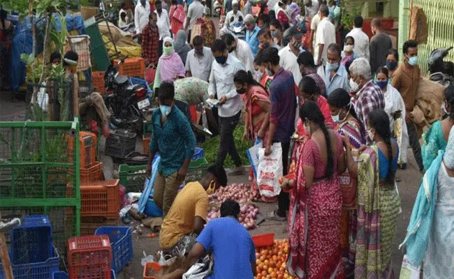 Hundreds Of People Violating The Covid Norms And Gathering In Telangana - Sakshi