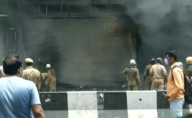 Massive Fire Accident At Clothing Showroom In Delhi - Sakshi