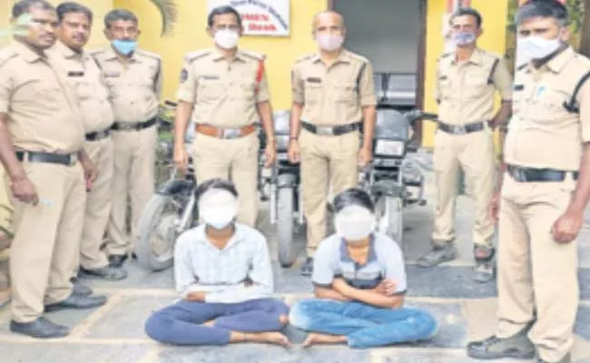 Two Students Arrested In Bike Theft Case - Sakshi