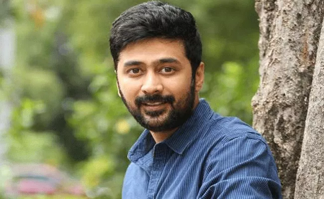 Rahul Ravindran To Direct A Love Story Under Geetha Arts - Sakshi