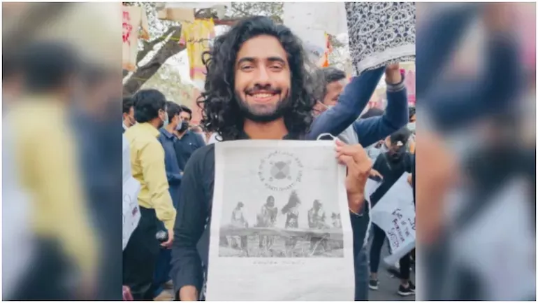 This Pakistani Artist Got Arrested by Lahore Police For His Long Hair - Sakshi