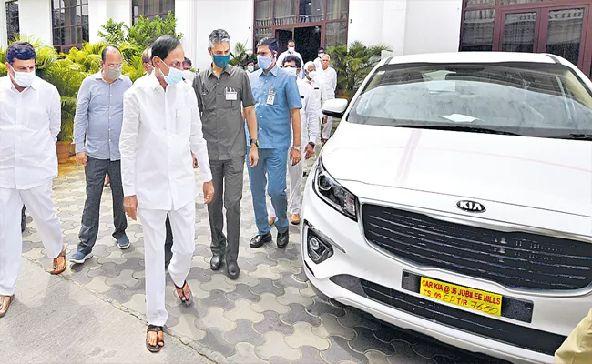 CM KCR Review Meeting with District Collectors And Municipal Officials - Sakshi