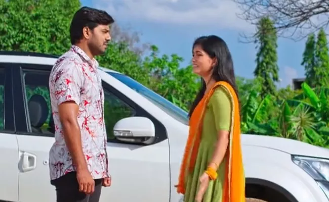 Devatha Serial : Adithya Gives The Shocking News To Satya - Sakshi