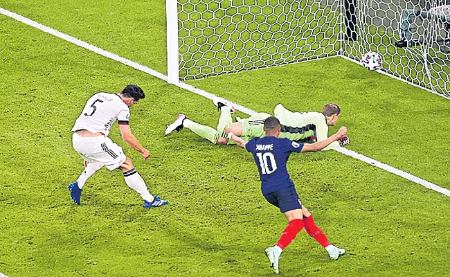 Hummels own goal gifts France 1-0 win over Germany - Sakshi