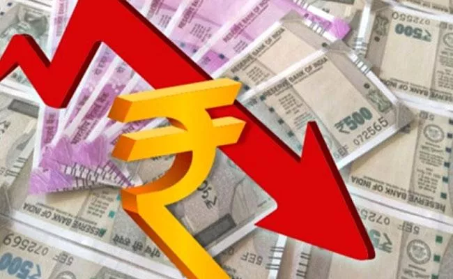 India rupee  ends low Fed signals rate hikes  - Sakshi