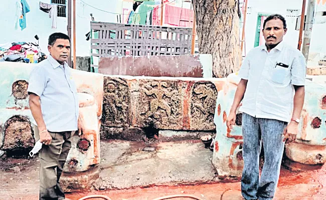 Kanchi Legislative Symbols Identified In Nalgonda - Sakshi