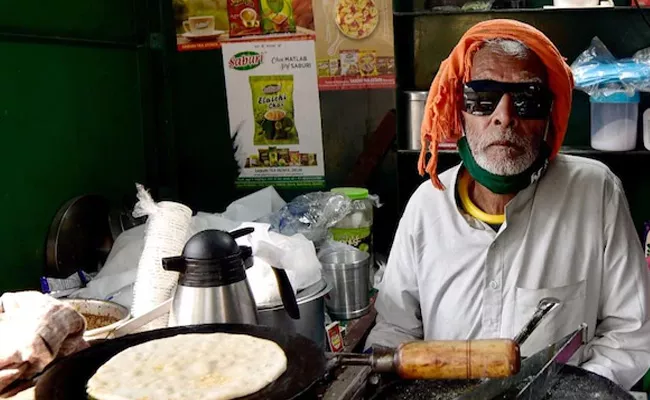  Baba ka Dhaba owner Kanta Prasad attempts suicide admitted to hospital - Sakshi