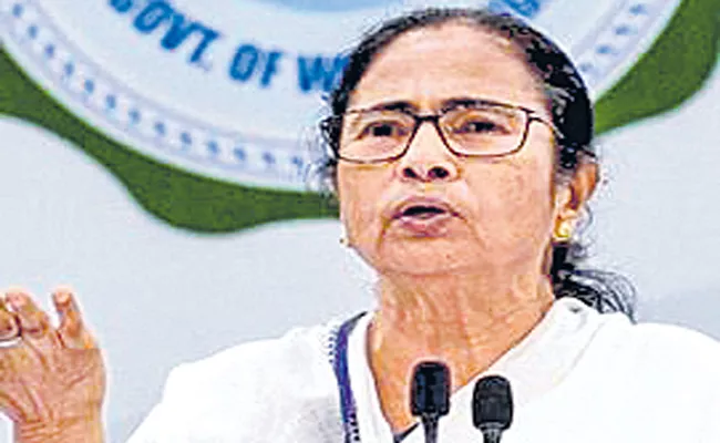 Mamata Banerjee cries foul over Guv Jagdeep Dhankhar - Sakshi