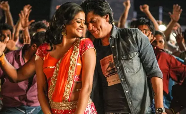 Priyamani Reveals Shahrukh Khan Gave Her 300 Rs Chennai Express Set Wallet - Sakshi