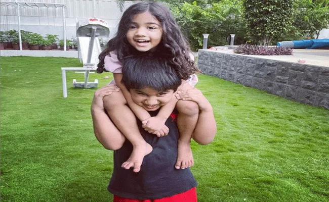 Adorable Image Of Allu Ayaan And Allu Arha Goes Viral On Social Media - Sakshi