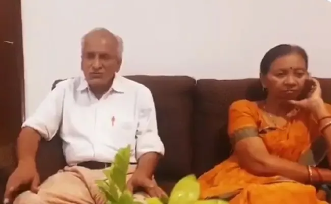 Viral Video: Woman Yawns As Husband Sings Ghazal On Her Birthday - Sakshi