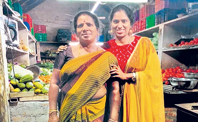 Vegetable Vendor Daughter Gets Promotion At MNC, Dedicates It To Her Parents - Sakshi