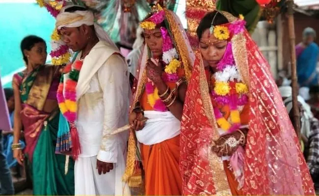 Telangana: Adilabad Groom Married Two Brides At Same Time - Sakshi