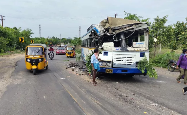 Road Accident At Shayampet In Warangal District - Sakshi