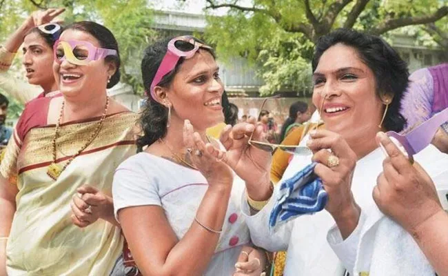 Karnataka Govt Informed To HC 1 PC Quota Implemented On Govt Jobs For Hijras - Sakshi