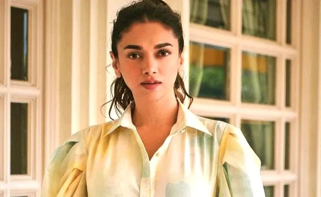 Aditirao Hydari Reacts On Her Ex Husband Satyadeep Misra Post - Sakshi