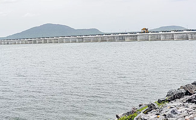 Heavy Water Flow In Krishna And Thungabhadra Basin - Sakshi