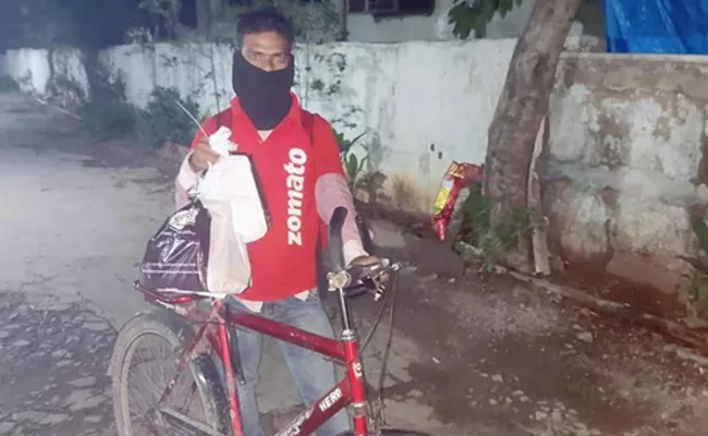 Zomato Cycle Delivery: Netizens Gifted A Bike To Delivery Boy - Sakshi