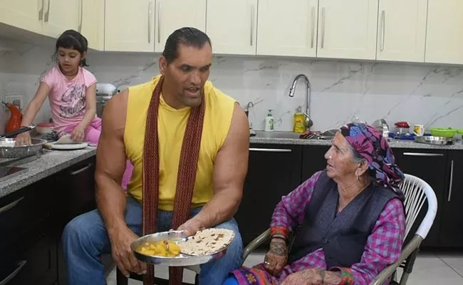 Wrestler Great Khali Mother Passes Away - Sakshi