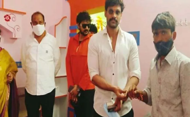 Bellamkonda Sai Srinivas Attend Fan House Warming Ceremony With Family - Sakshi