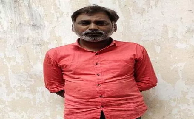 Police Arrested A Man Who Impersonating KCRs Secretary - Sakshi