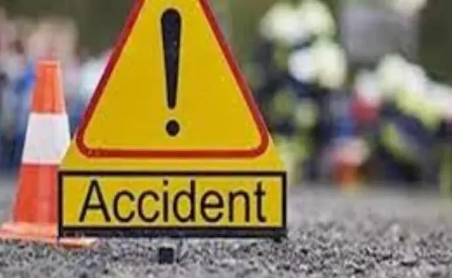 Three Lost Life Road Accident In Anantapur - Sakshi