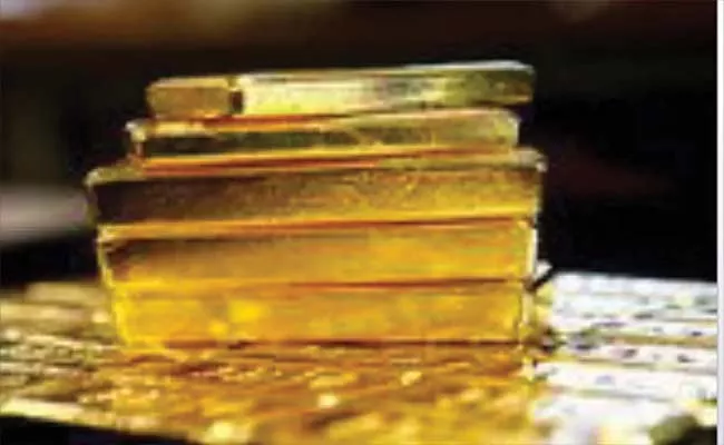 Authorities Seized Worth Of Above 4 Crore Gold At Trichy Airport In Tamil Nadu - Sakshi