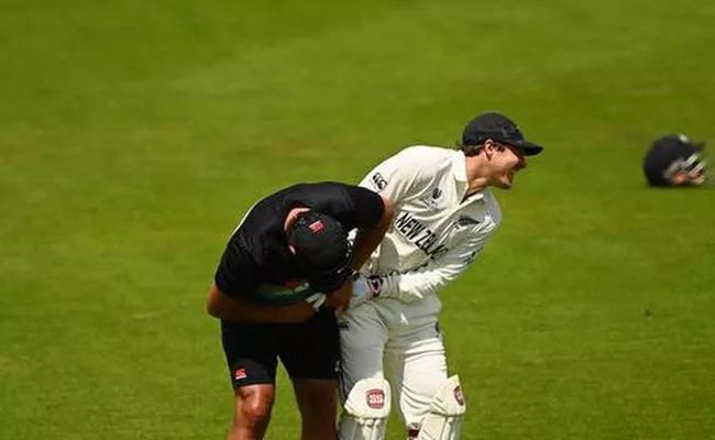 NZ wicket keeper Watling returns to keep in farewell Test despite dislocated ring finger - Sakshi