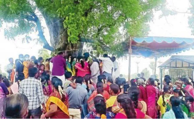 Marriage To Neem And Bodhi Tree In Tamil Nadu - Sakshi