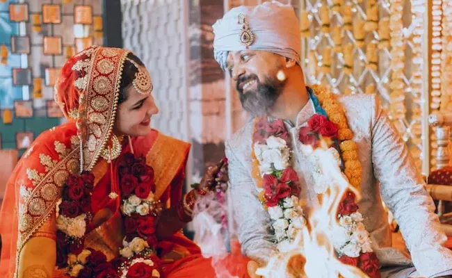 Actress Angira Dhar Anand Tiwari Wedding First Pic Wishes Pour On - Sakshi