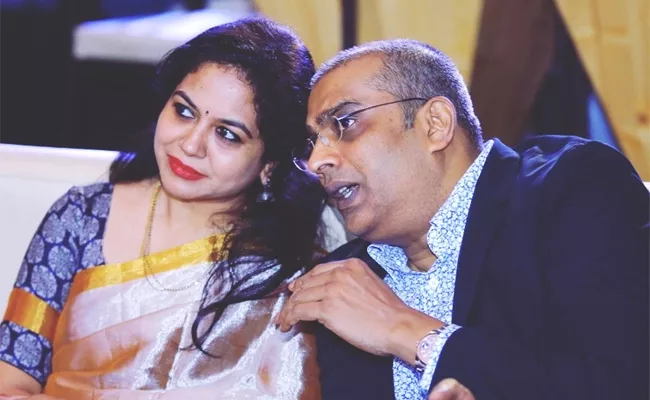 Singer Sunitha Shares A Candid Picture With Her Husband  - Sakshi