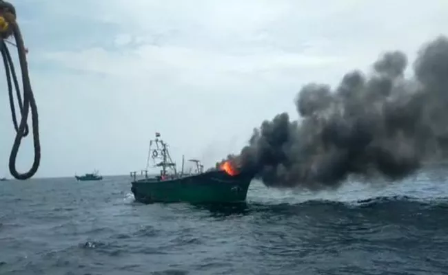 Boat Burned In Krishnapatnam Coastal Area At Nellore District - Sakshi